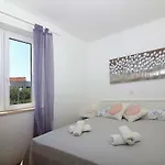 Guest house Franica 2*