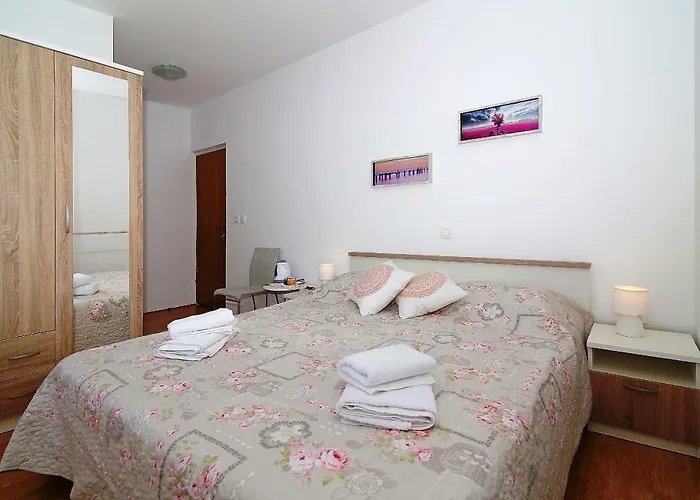 Gæstehus Franica 2*